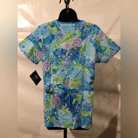 Dickies Mock Wrap Top & Drawstring Flare Pants Scrubs Size XSmall - Picture 2 of 3